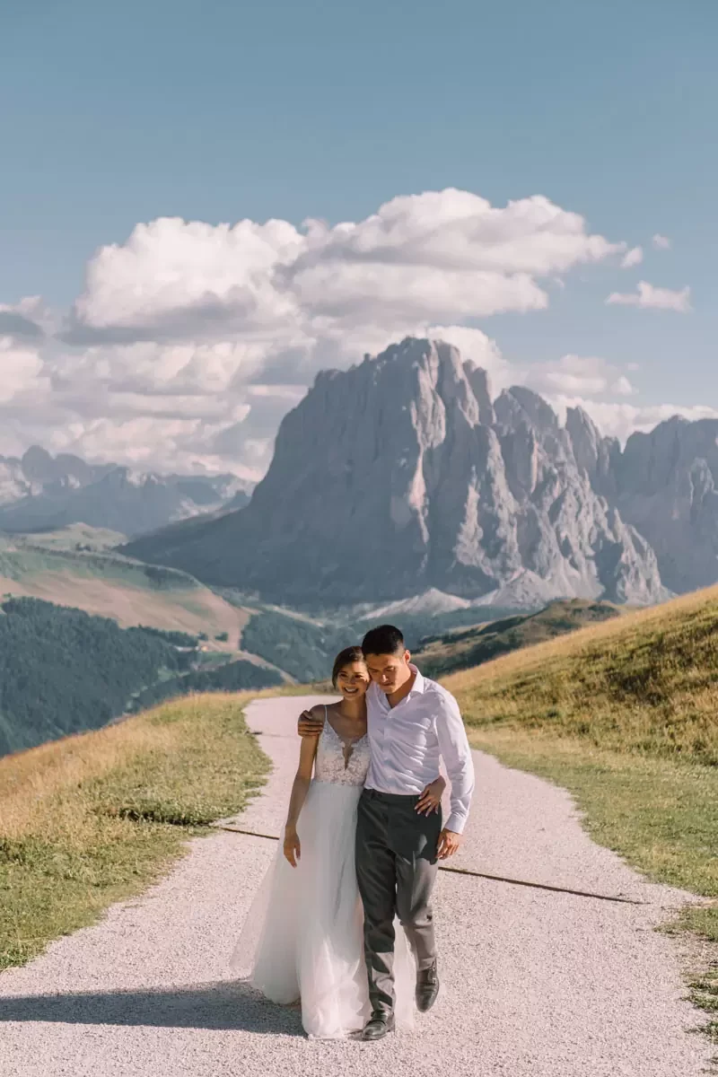 Lago di Braies pre-wedding photography in the Italian Dolomites