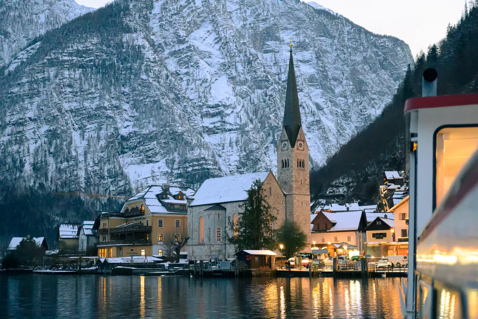Hallstatt winter pre-wedding photography in the Austrian Alps