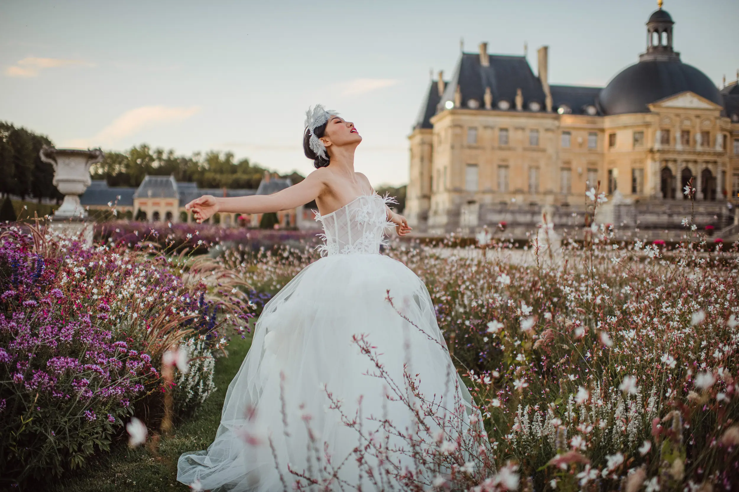 Pre-wedding photographer in Europe photographing a Paris pre-wedding session