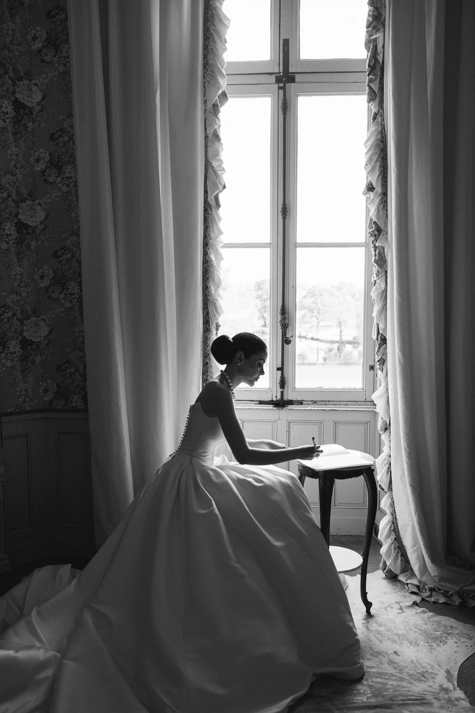 Château Challain wedding — bride getting ready