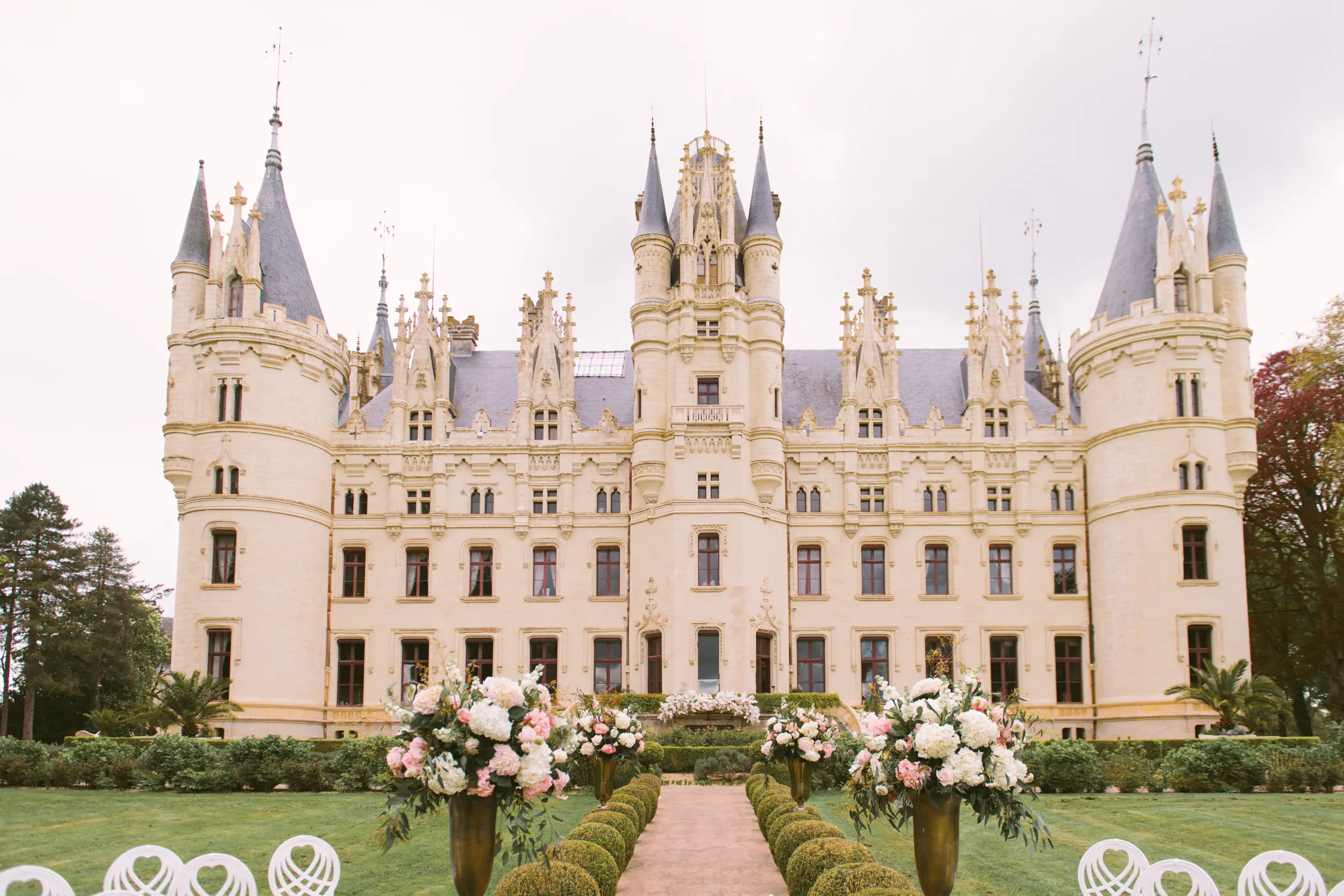 Château Challain wedding — gazebo ceremony