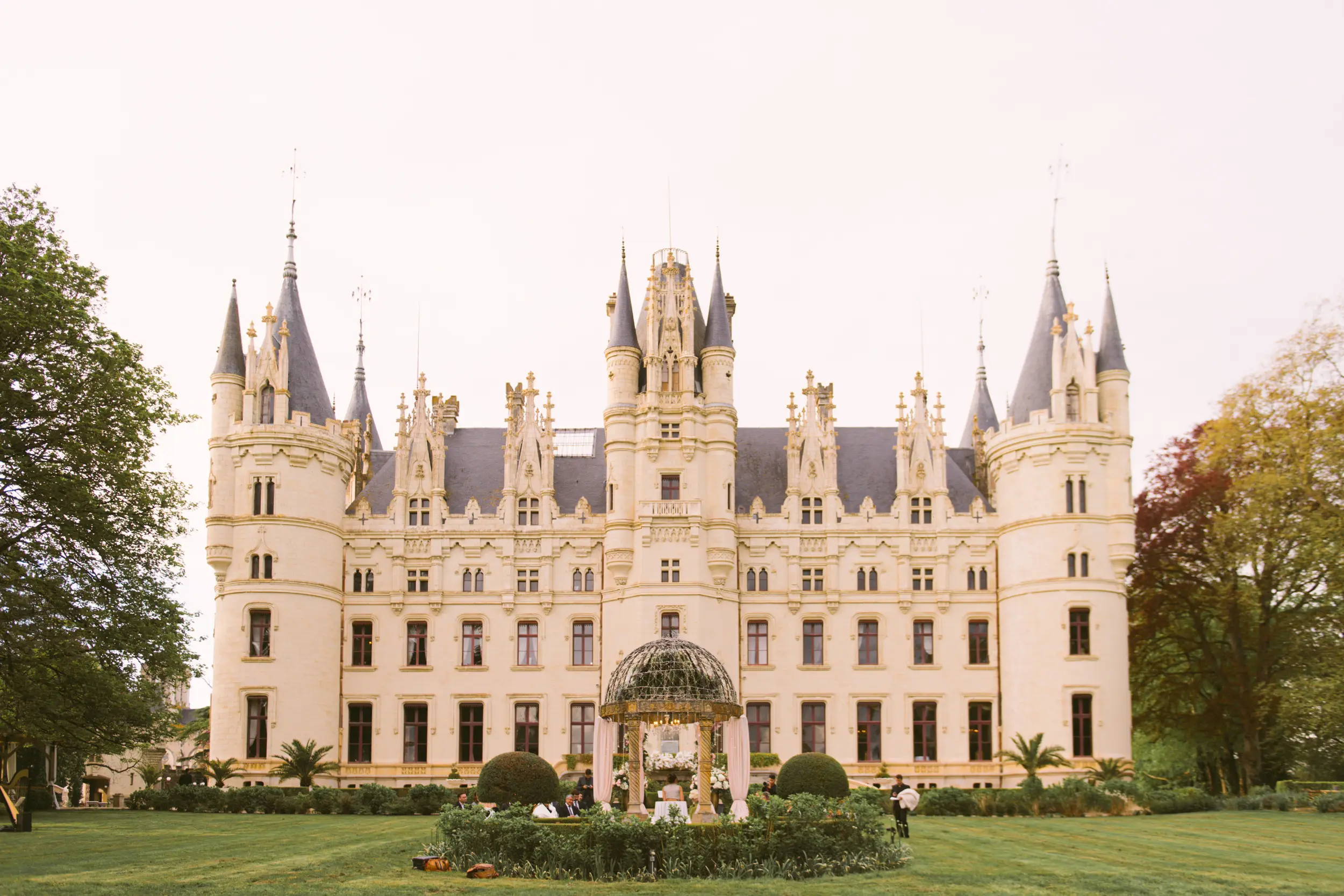 Château Challain wedding — gazebo ceremony