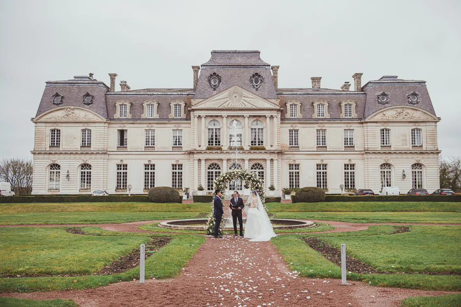An intimate wedding at Château D'Artigny