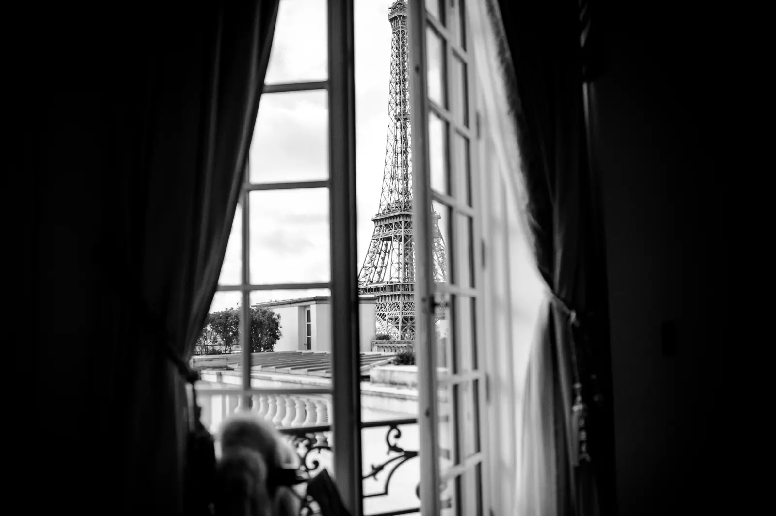 Paris wedding photographer Shangri La wedding 8