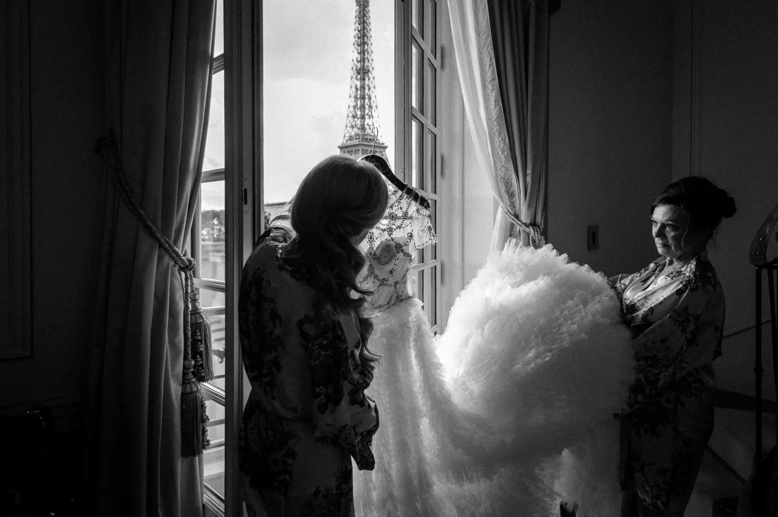 Paris wedding photographer Shangri La wedding 21