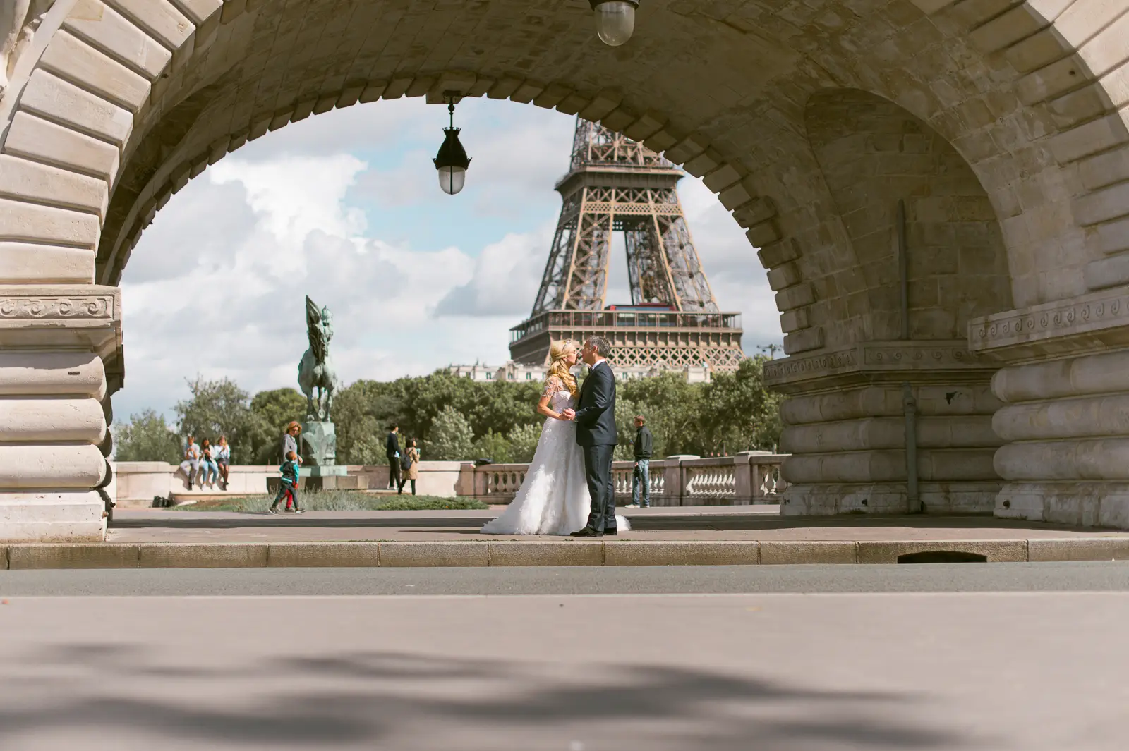 Paris wedding photographer Shangri La wedding 56