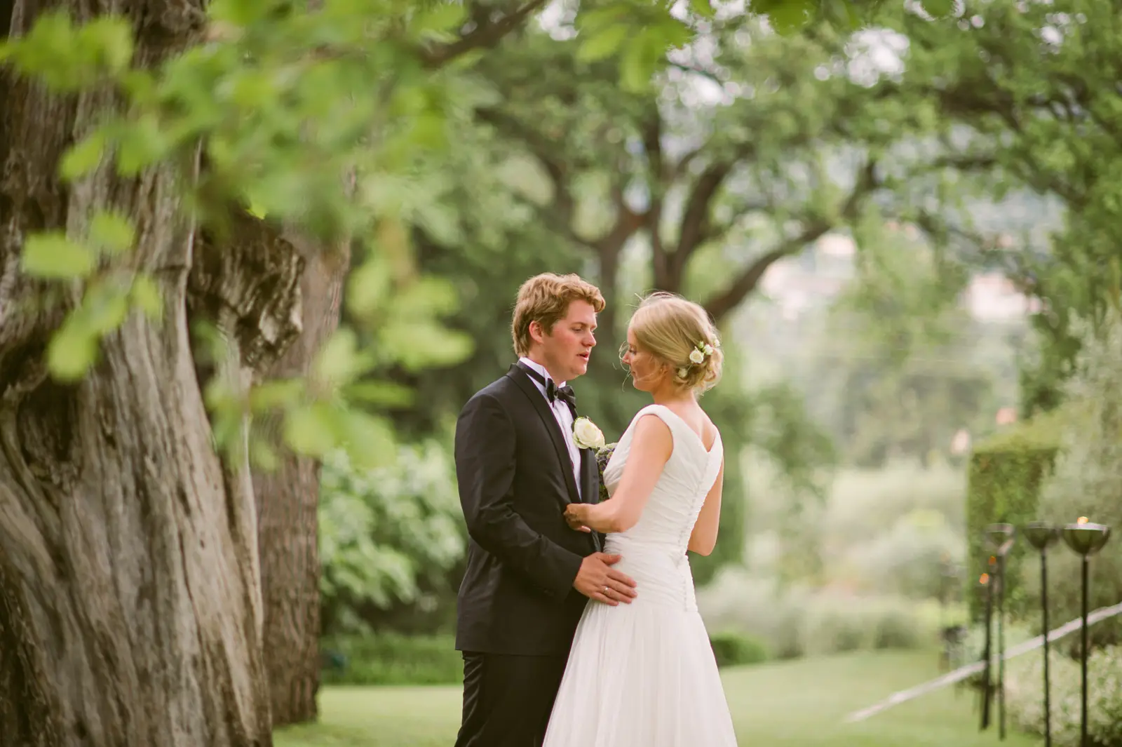 Catherine and Philip’s wedding portraits in the Provençal gardens near Mougins