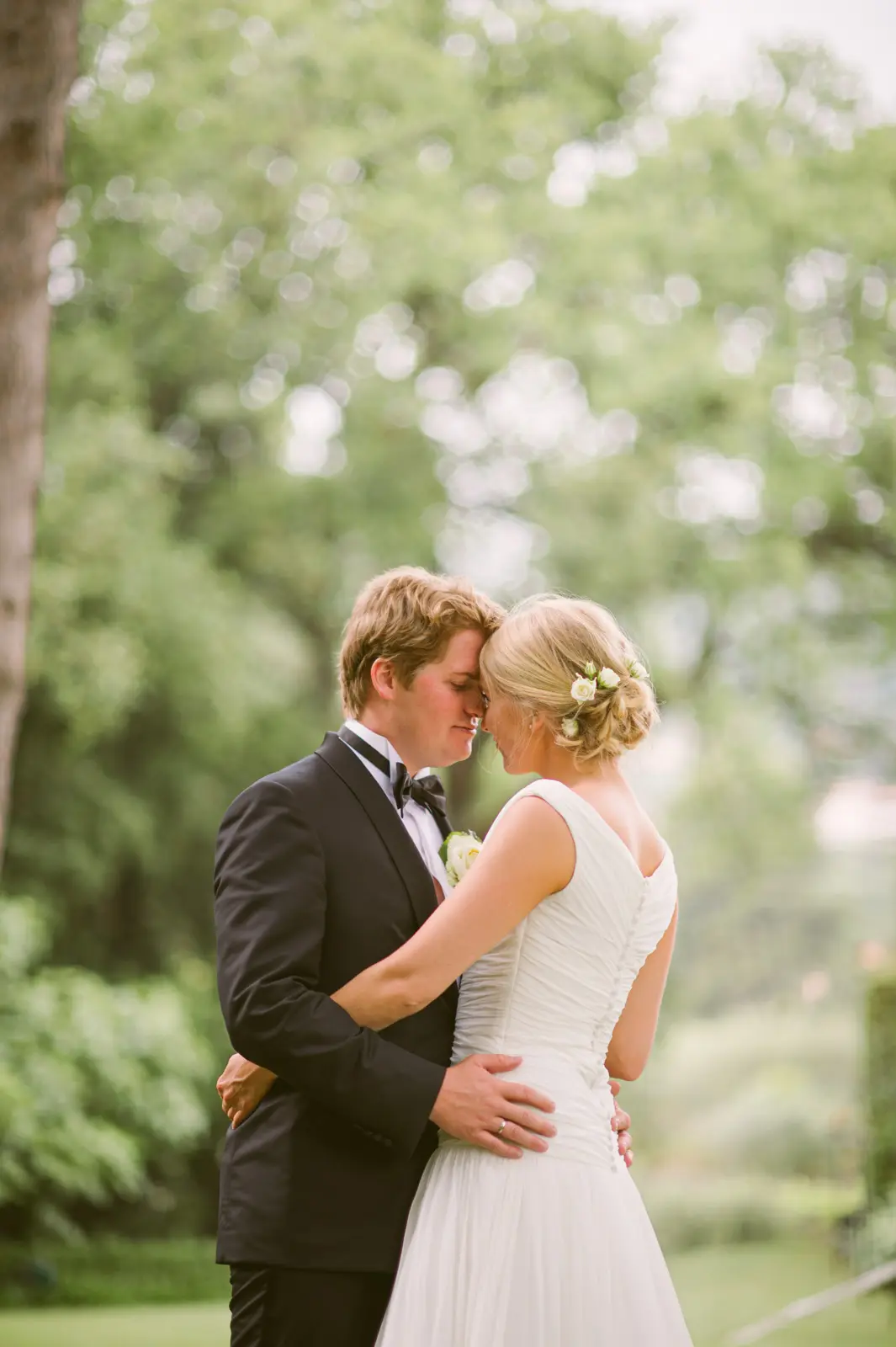 Catherine and Philip’s wedding portraits in the Provençal gardens near Mougins