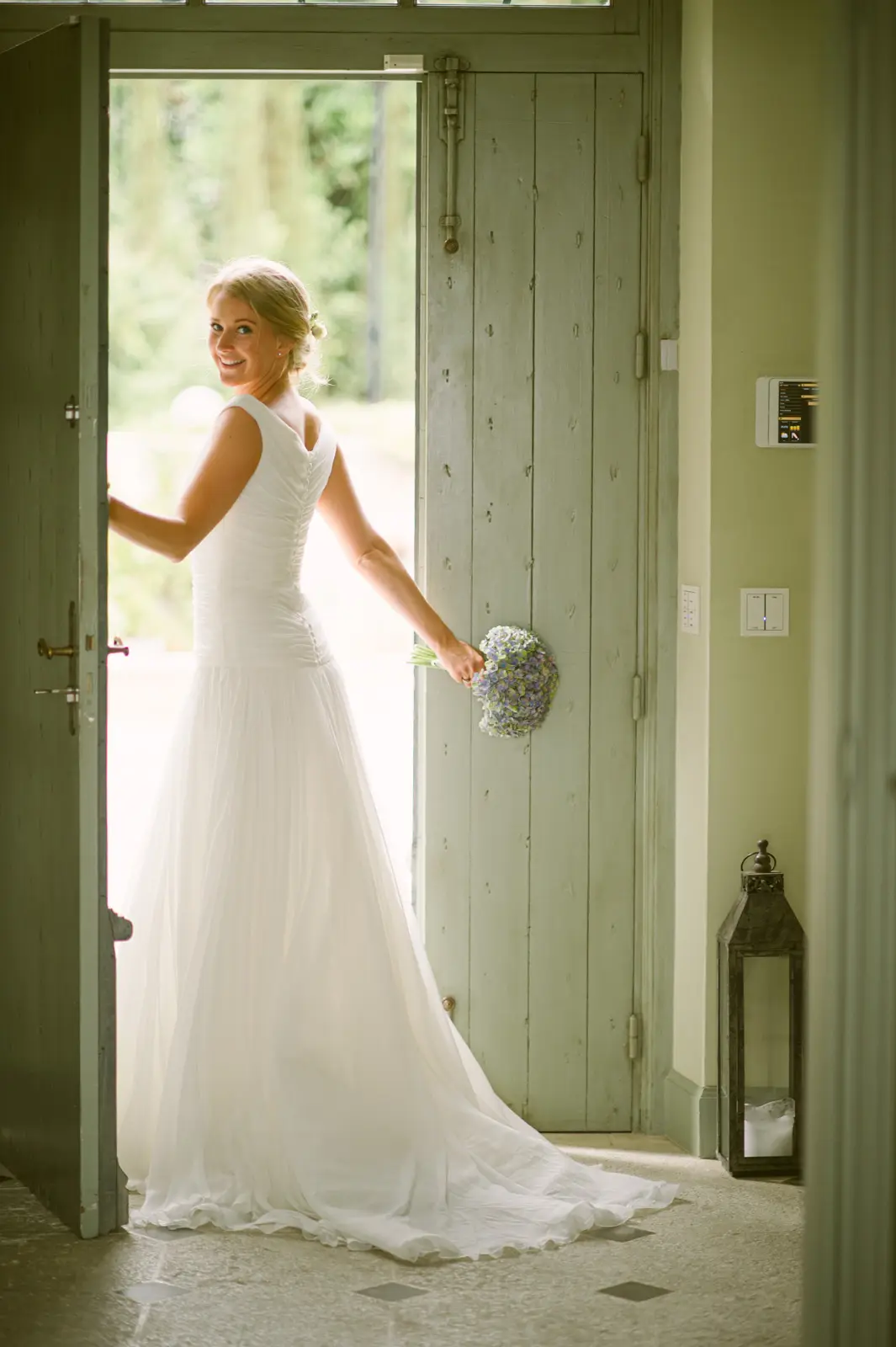 Catherine and Philip’s wedding portraits in the Provençal gardens near Mougins