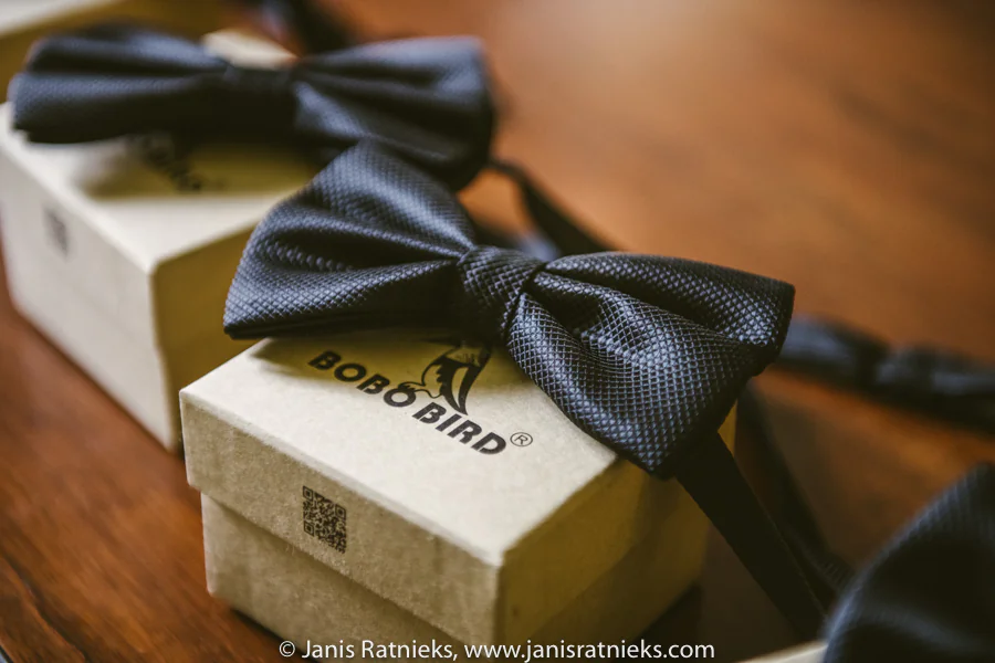 Black bow tie and groom’s gift box before the wedding
