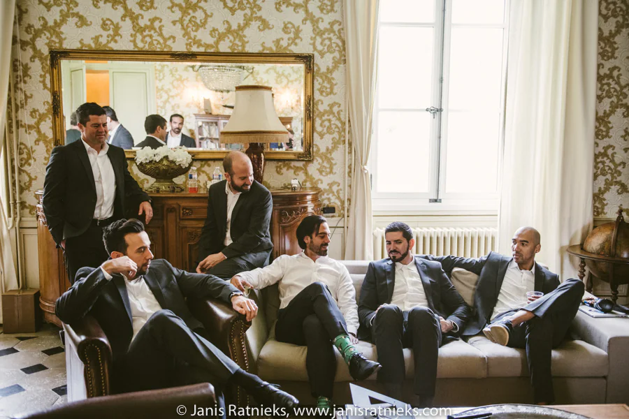 Ramon and his groomsmen relaxing before the ceremony