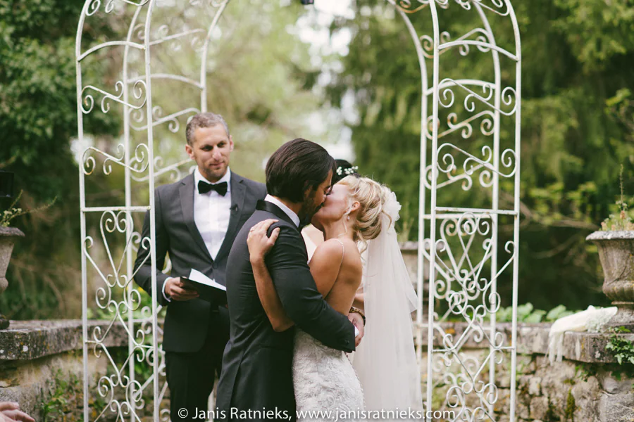 Ramon and Rebecca’s first kiss beneath the garden arch
