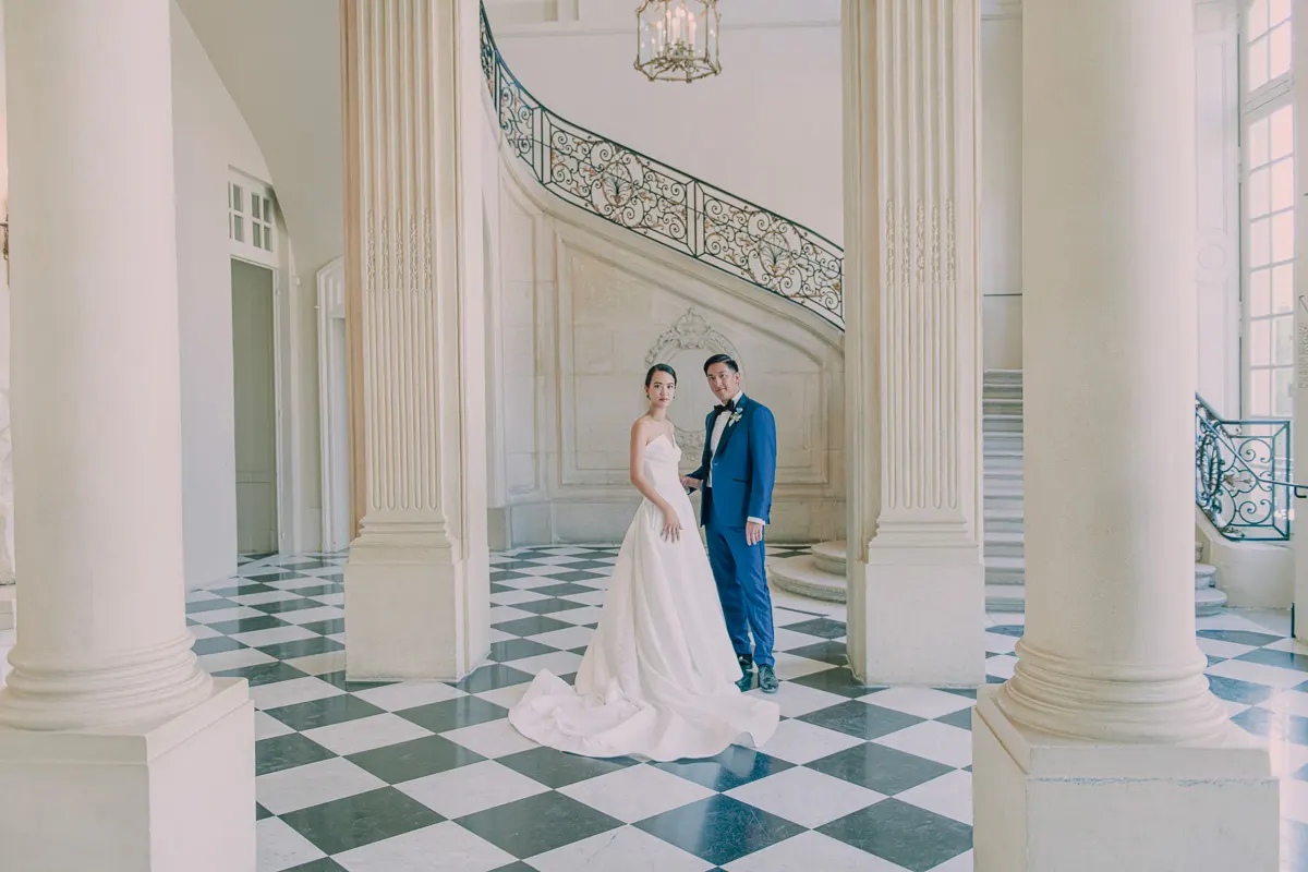 Bride and groom photos Paris - Capturing timeless love.