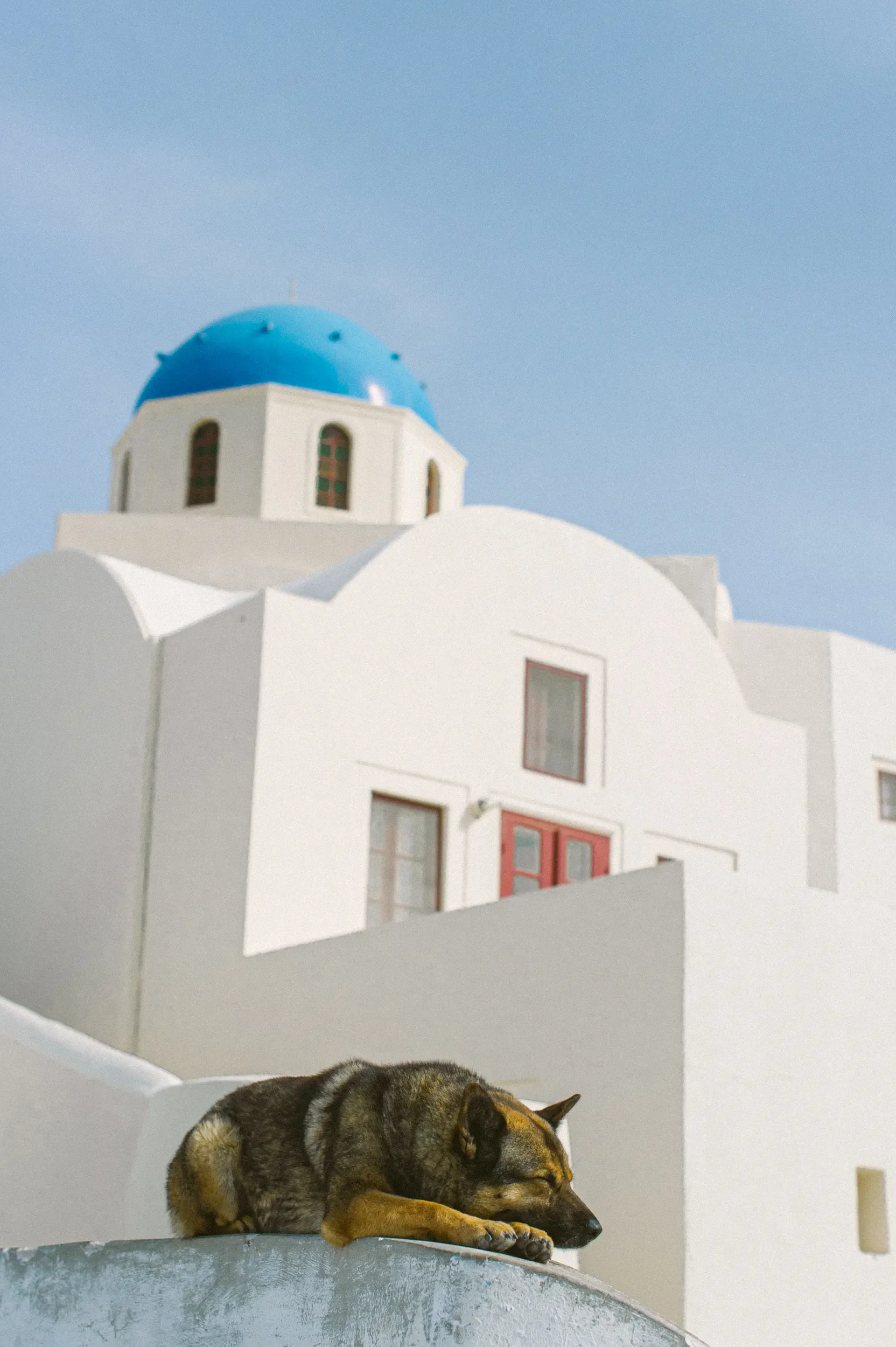 Oia blue dome during Lorne and Wing’s Santorini pre-wedding story