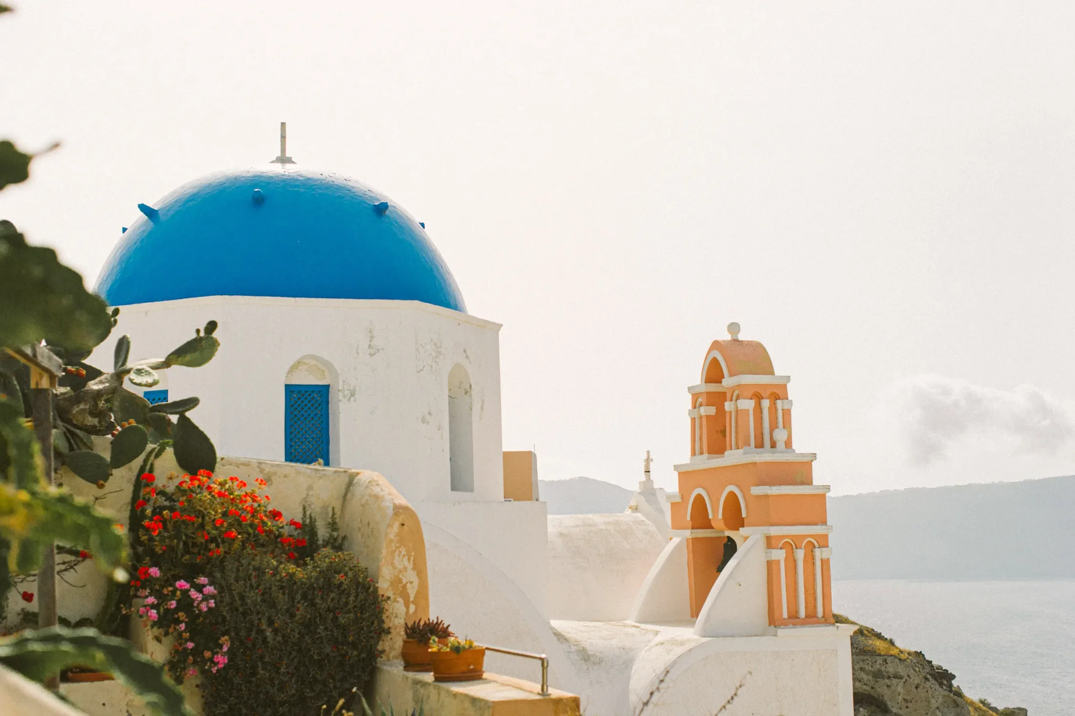 Lorne and Wing photographed above the Santorini caldera during their pre-wedding story
