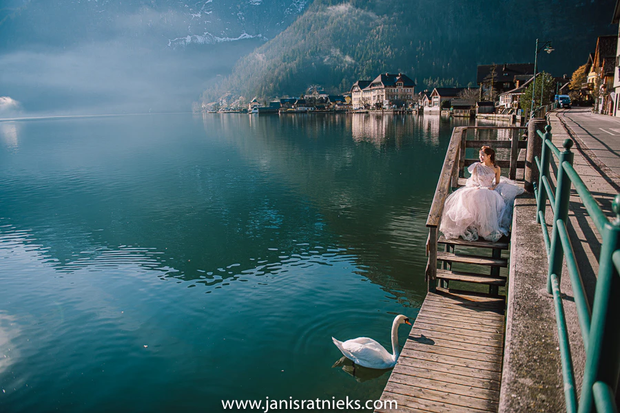 Hallstatt elopement and couple photography in Austria