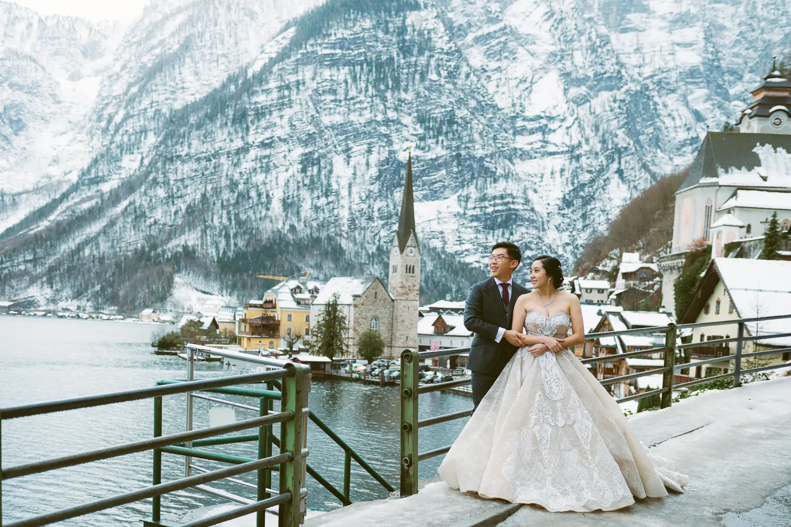 Winter Hallstatt pre-wedding photography by the lake and village
