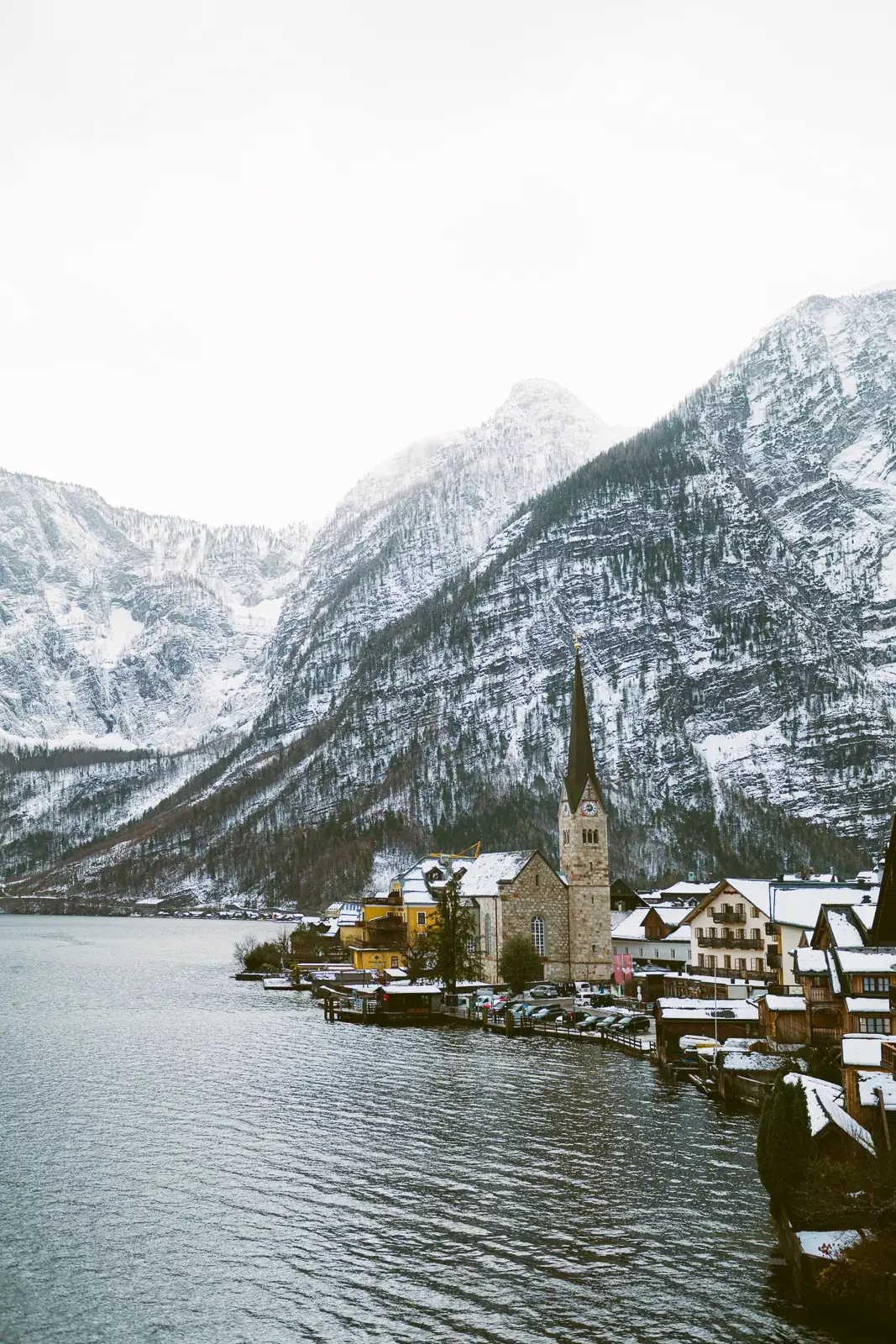 Jocelyn and Jonathan winter Hallstatt pre-wedding photograph