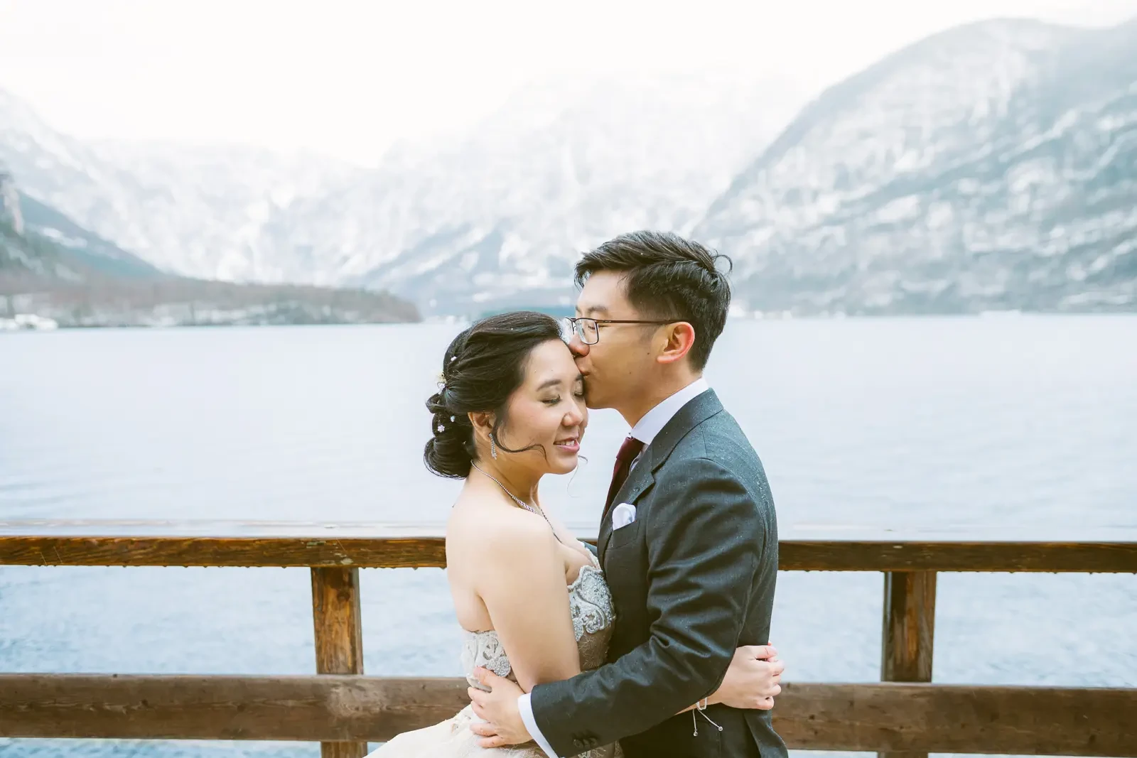 Jocelyn and Jonathan winter Hallstatt pre-wedding photograph