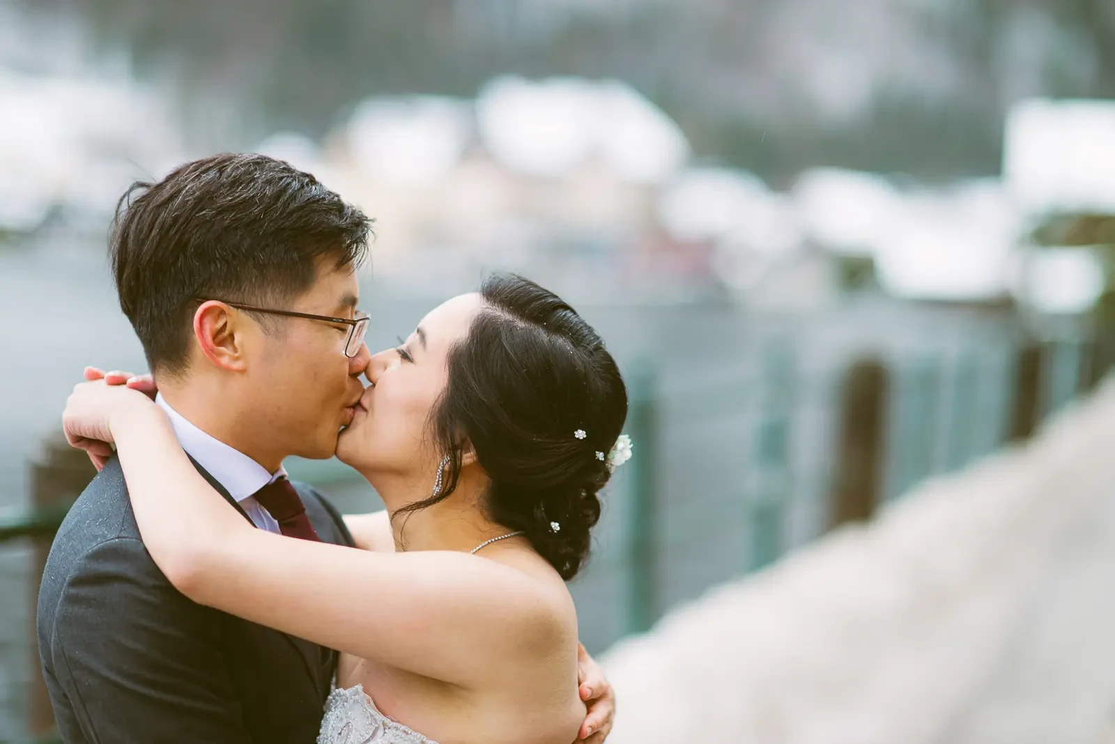 Jocelyn and Jonathan winter Hallstatt pre-wedding photograph