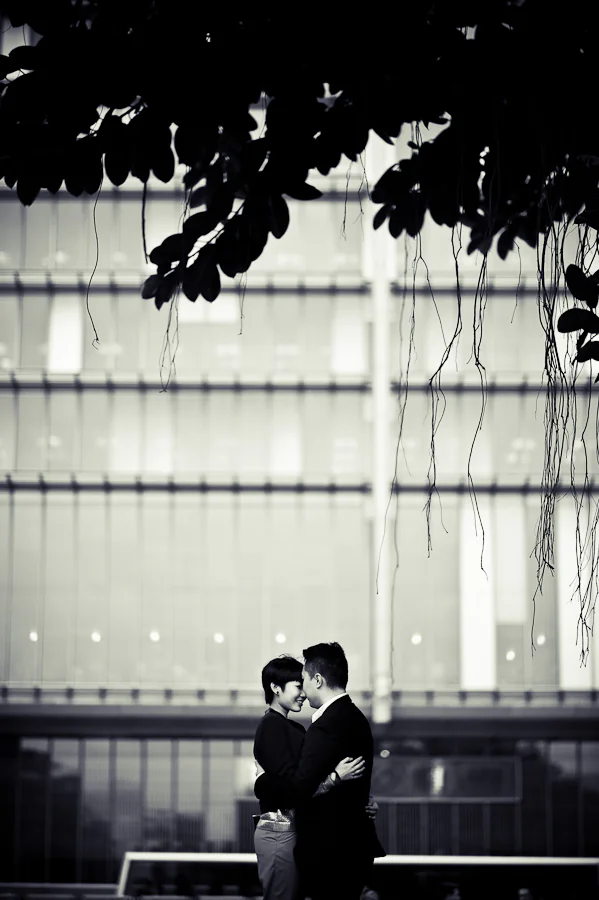 Giney and Andy during their Hong Kong engagement photo shoot