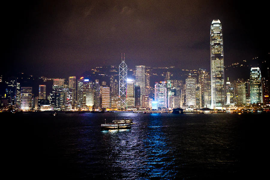 Giney and Andy during their Hong Kong engagement photo shoot