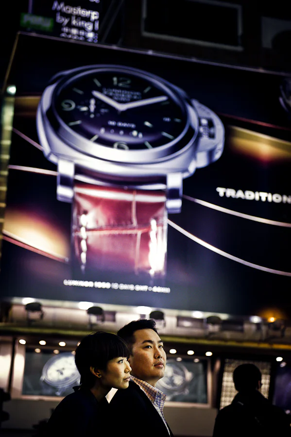 Giney and Andy during their Hong Kong engagement photo shoot