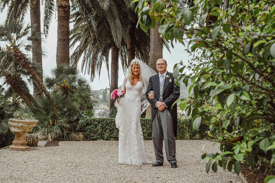 Anna arriving with her father through the gardens of Villa Durazzo