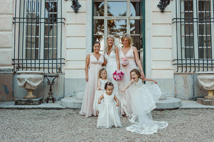 Anna with her bridesmaids and flower girls outside Villa Durazzo