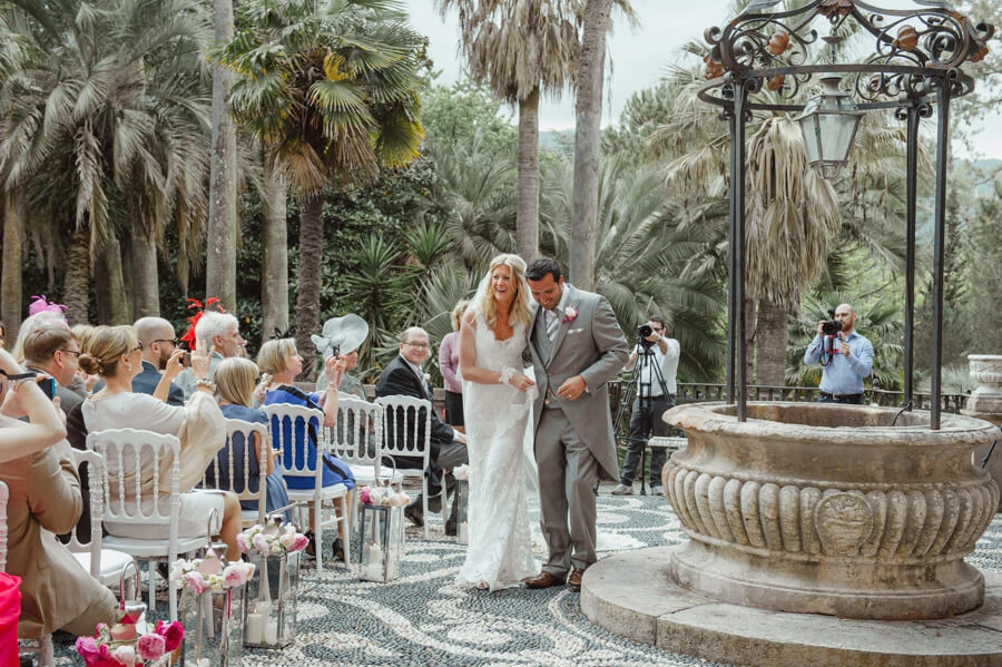 Anna and Brian exchanging vows beside the fountain at Villa Durazzo