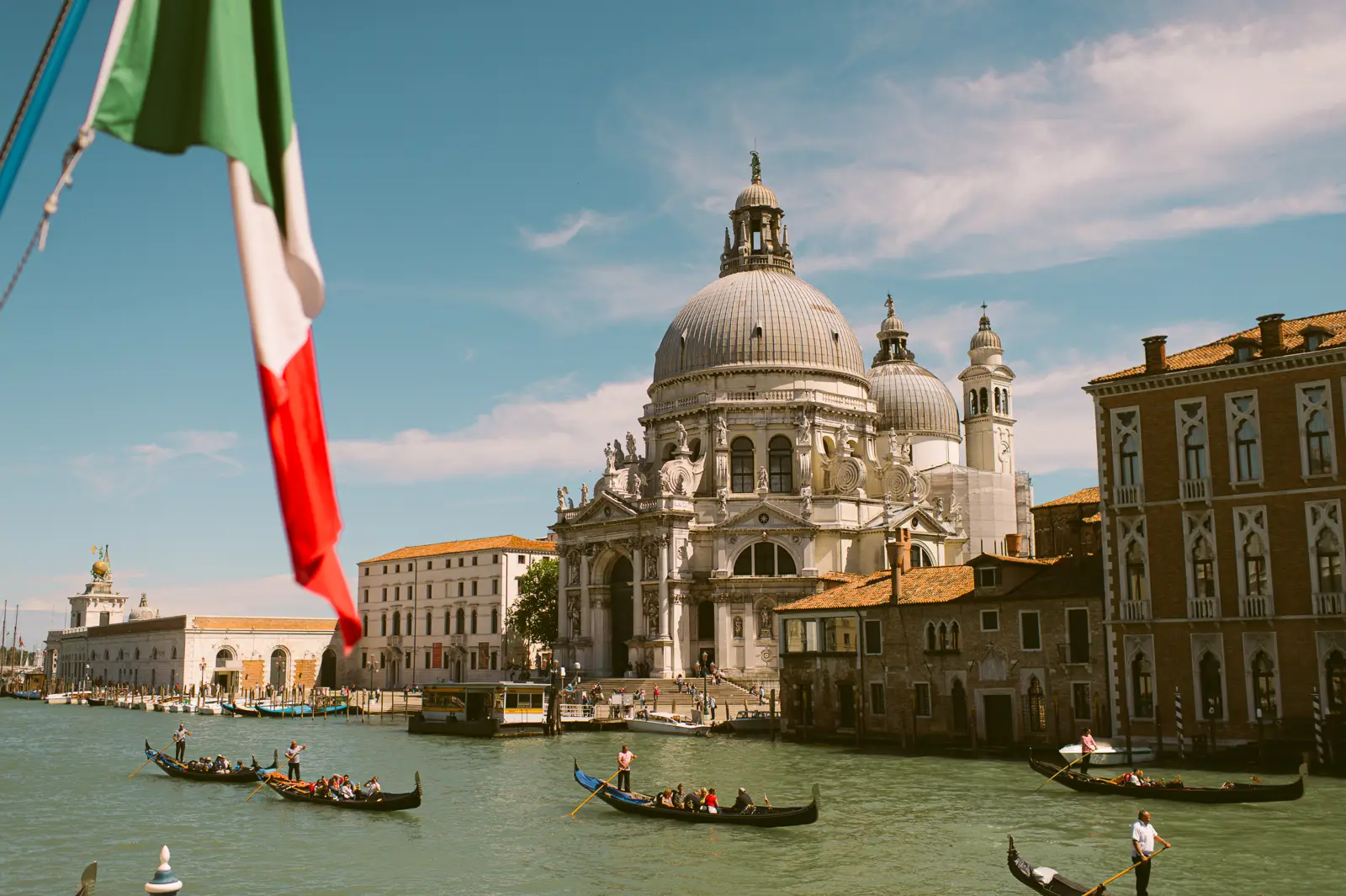 Sophie & Benjamin’s Palazzo Pisani Moretta Wedding in Venice