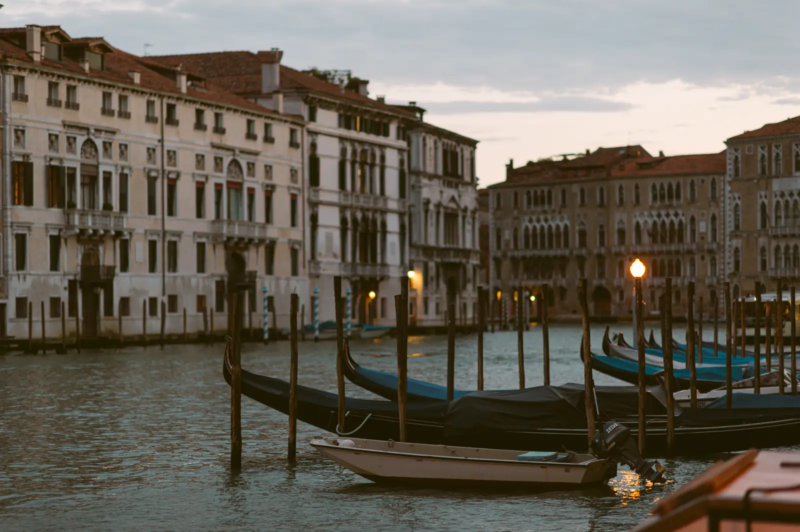 Black-tie wedding photography in Venice