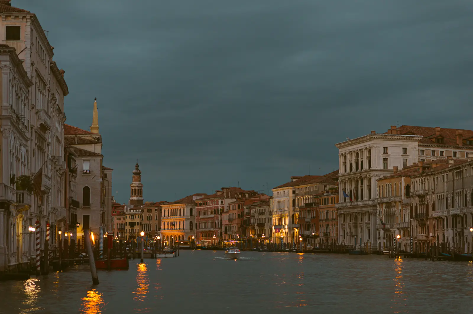Arriving at Palazzo Pisani Moretta by boat