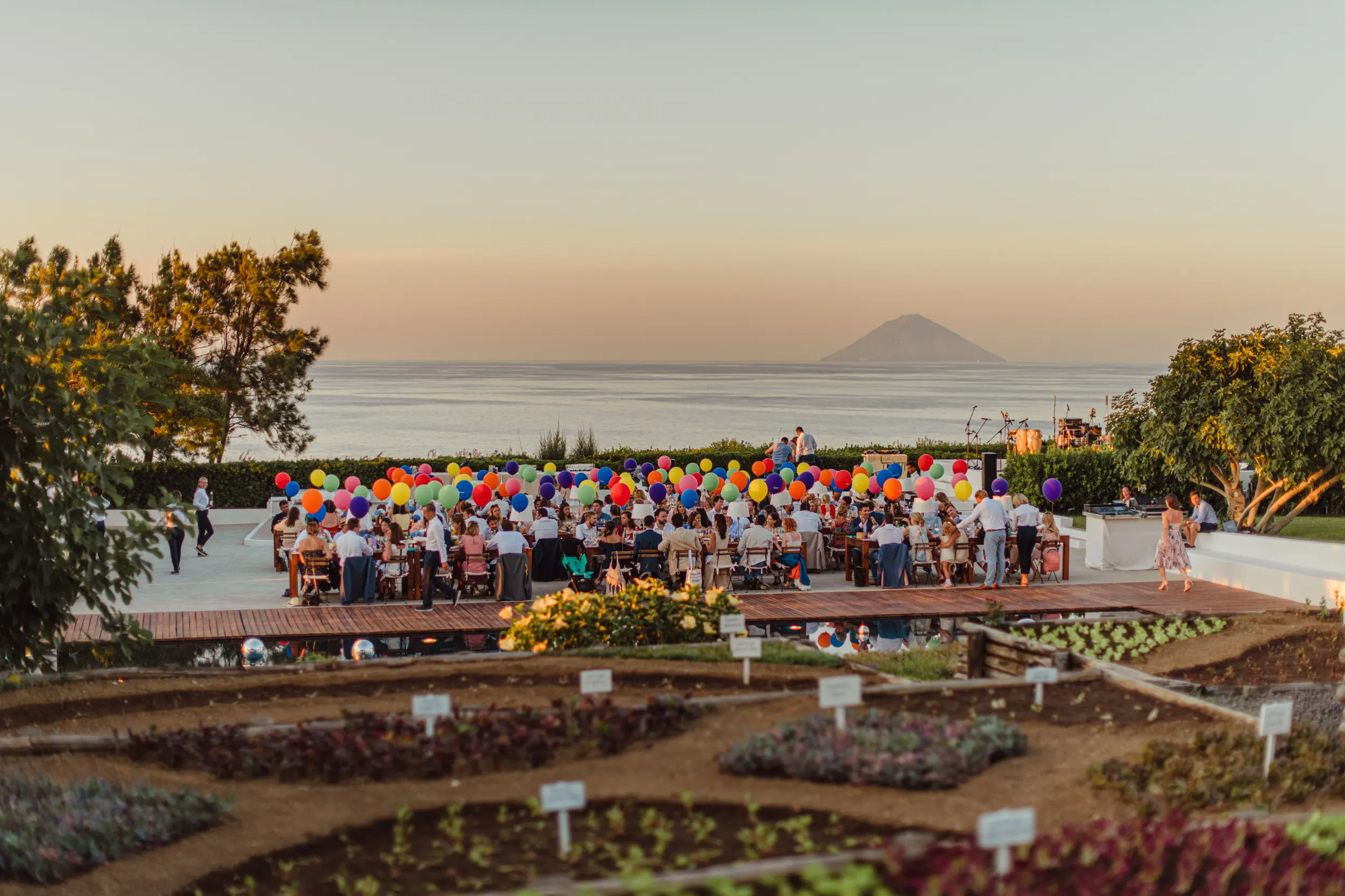 Colour, Sicilian food and dancing outside