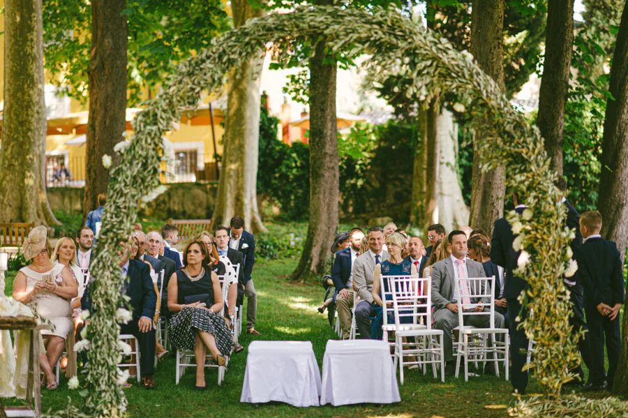 Outdoor wedding ceremony in Villa Cordevigo
