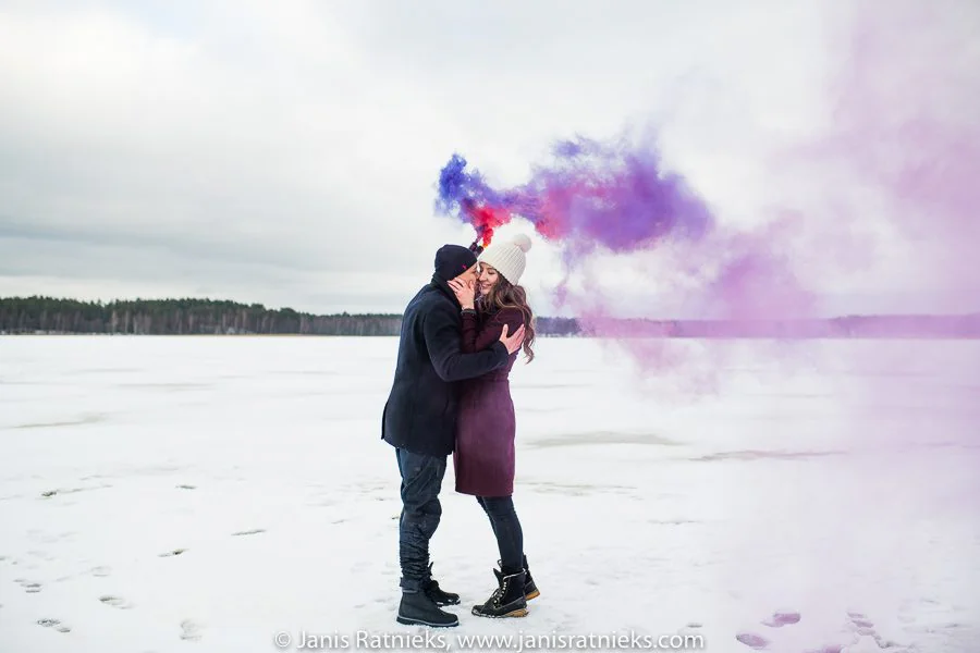 winter engagement photography in snow in Latvia, photograph 11