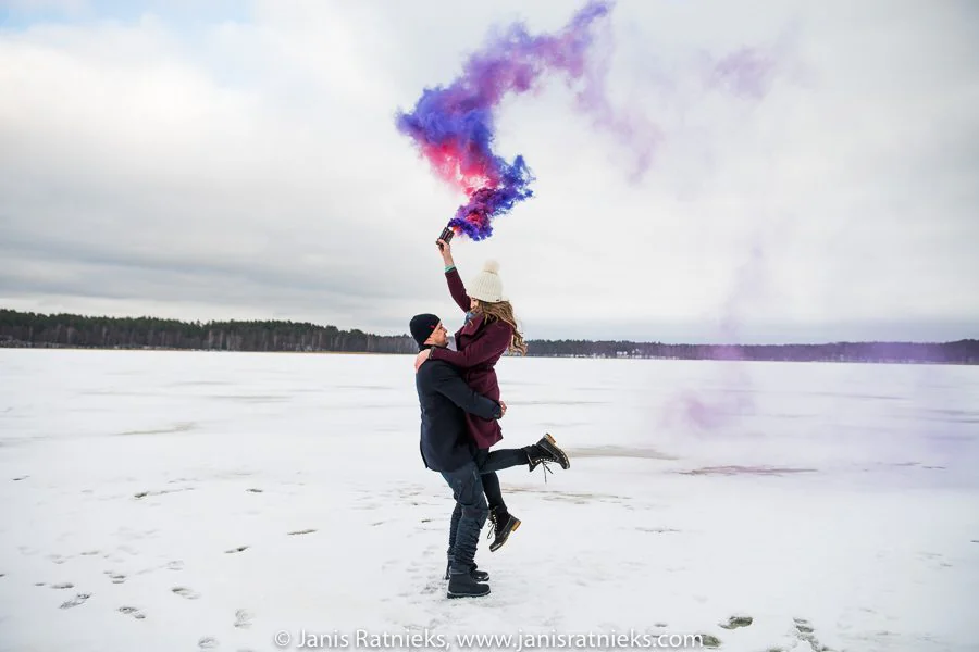 winter engagement photography in snow in Latvia, photograph 12