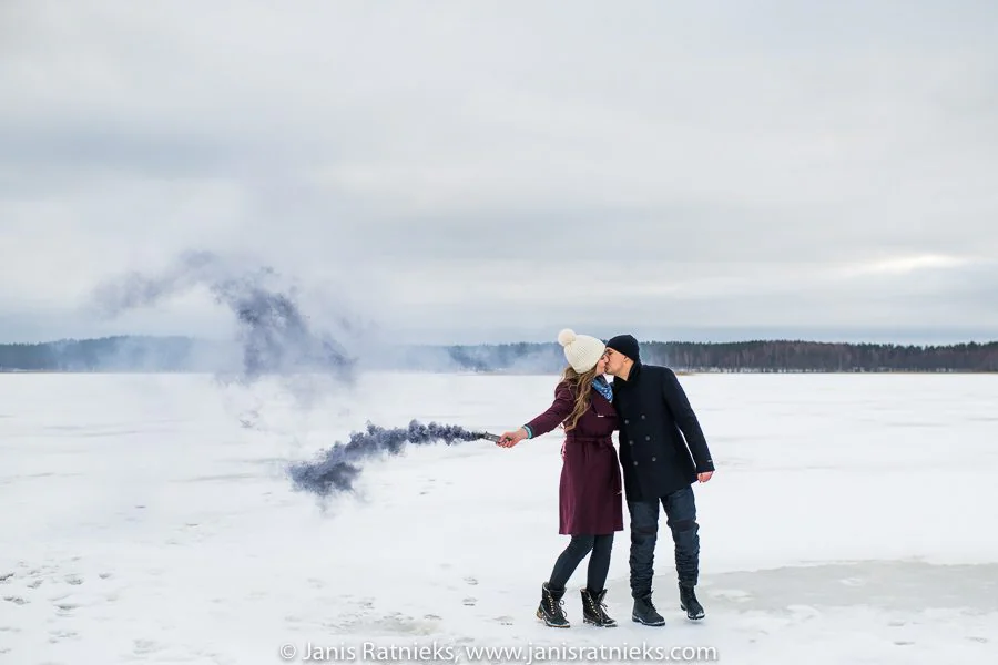 winter engagement photography in snow in Latvia, photograph 13