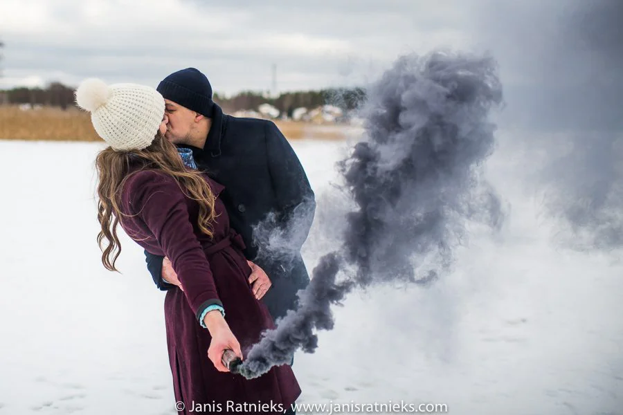 winter engagement photography in snow in Latvia, photograph 14