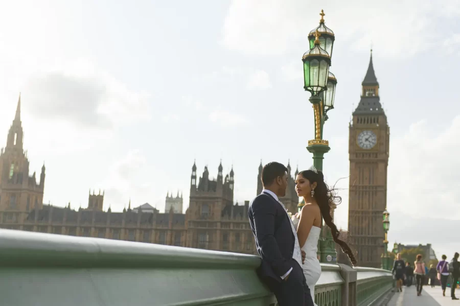 Pre-wedding portrait by Big Ben and Westminster Bridge in London