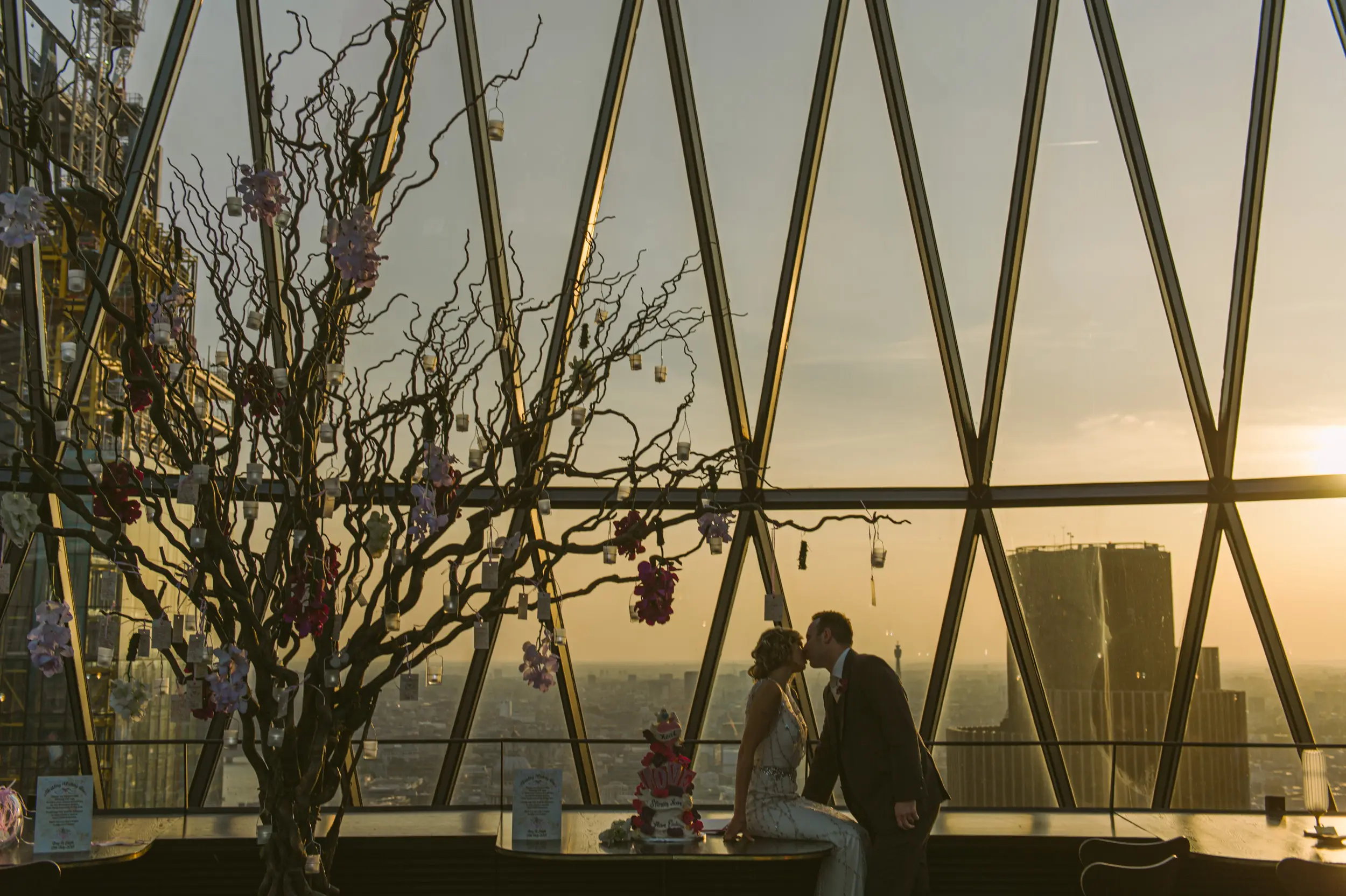 London wedding story from St Pancras Renaissance Hotel to The Gherkin