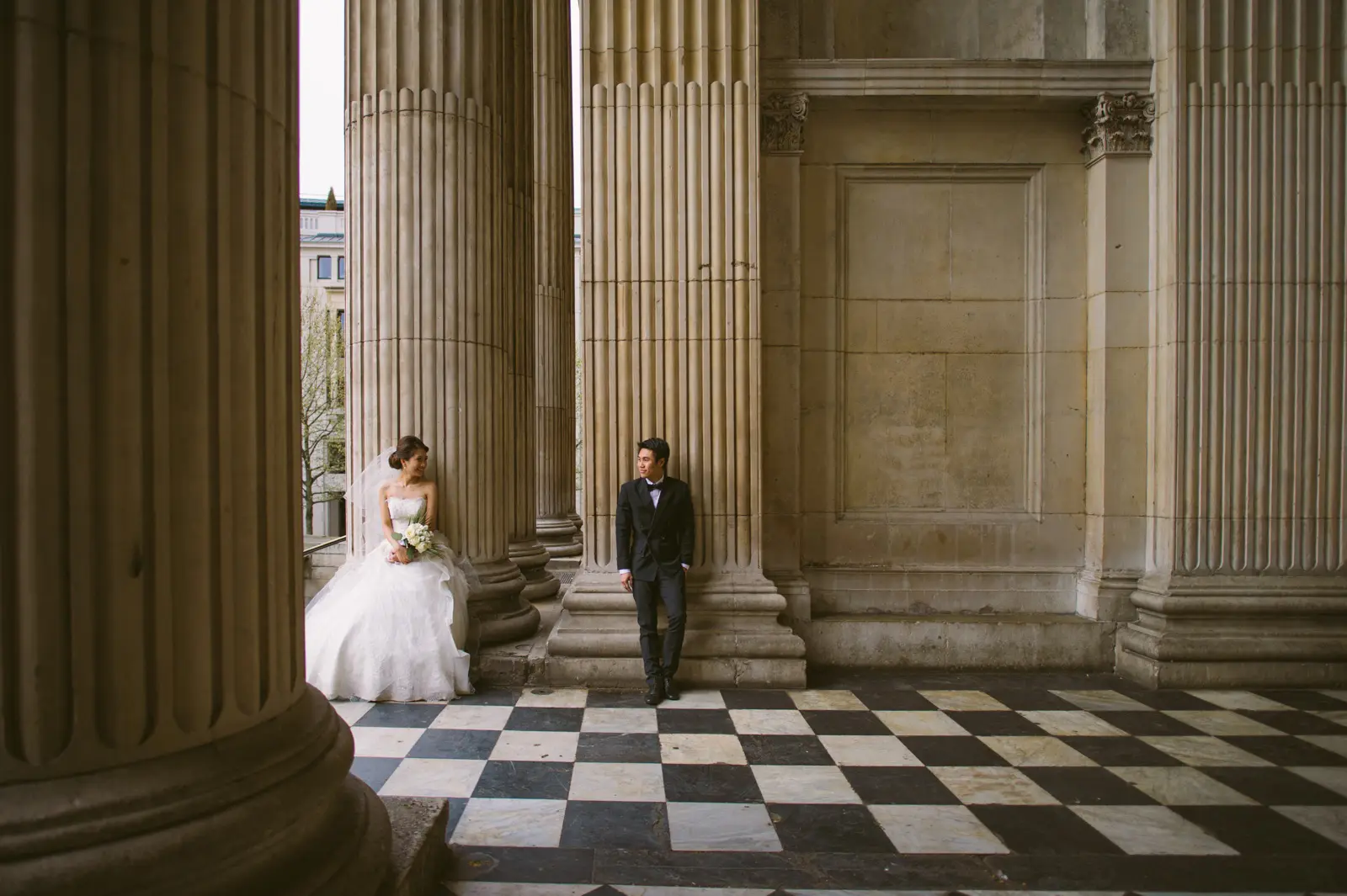 London portrait from Oey and Day’s spring pre-wedding in London