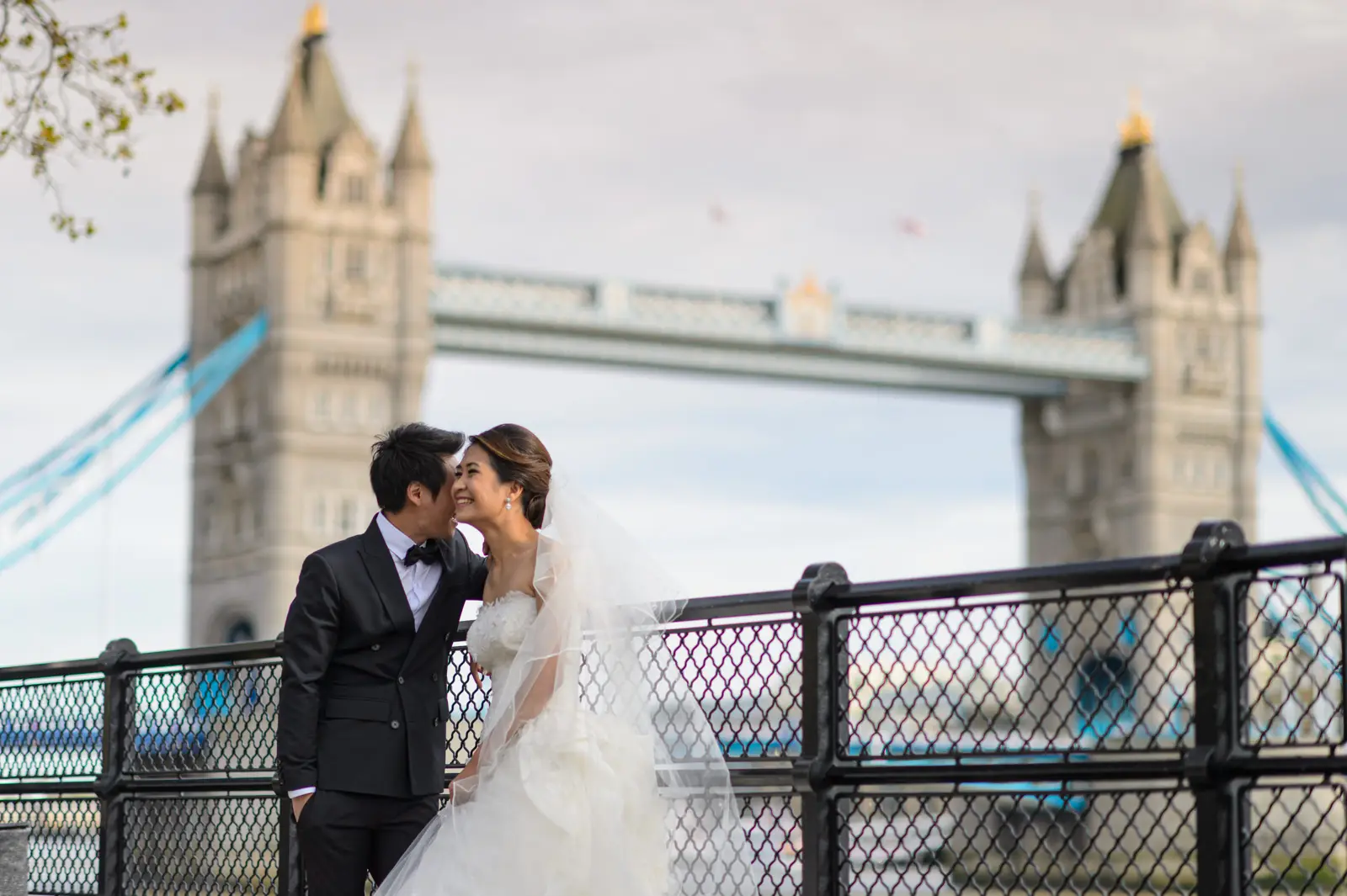 Oey and Day’s spring pre-wedding in London