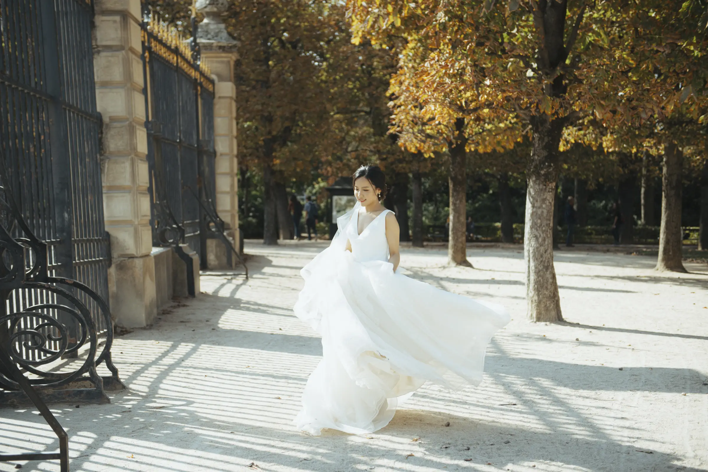 Paris half-day pre-wedding photoshoot by Janis Ratnieks