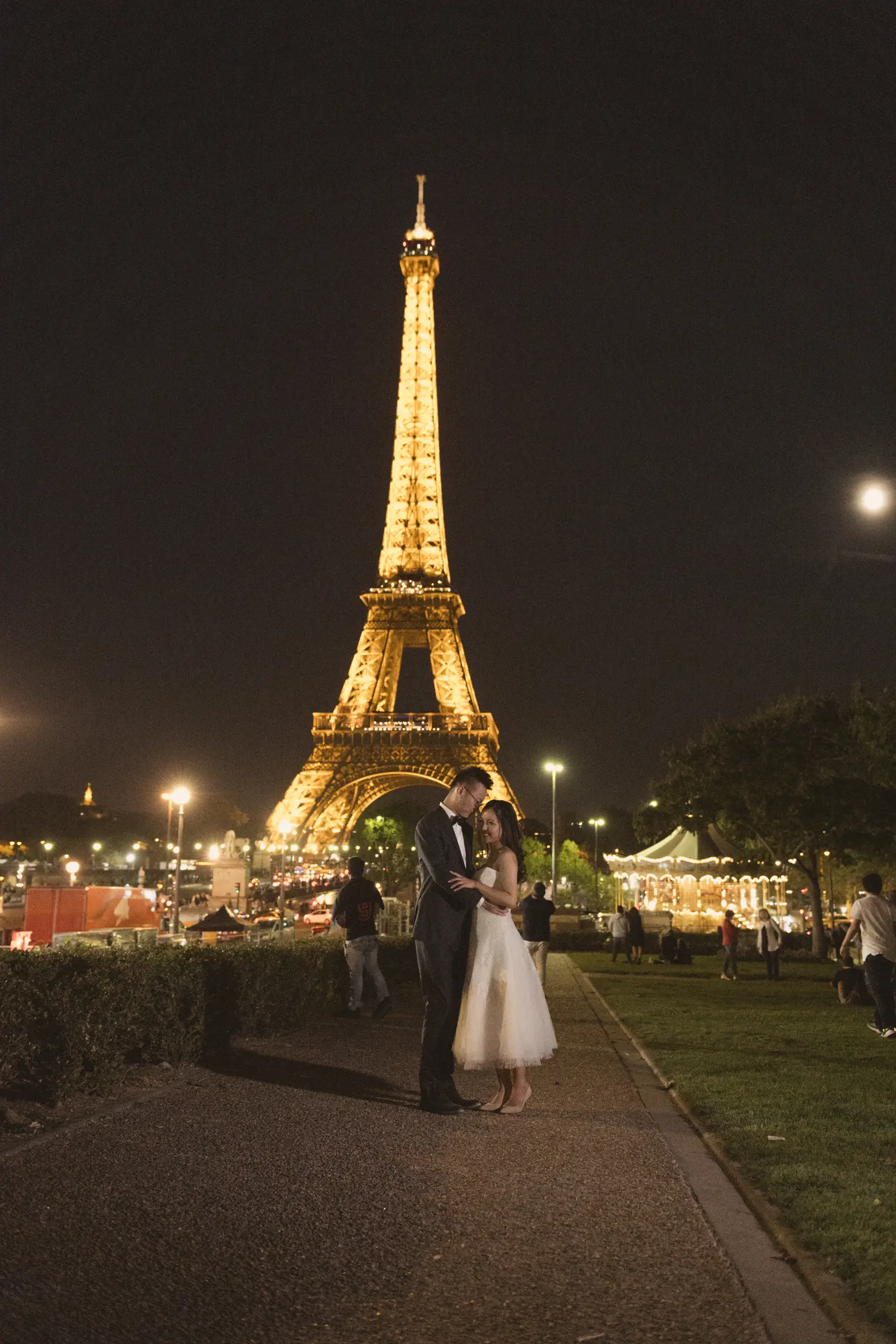 Paris half-day pre-wedding photoshoot by Janis Ratnieks