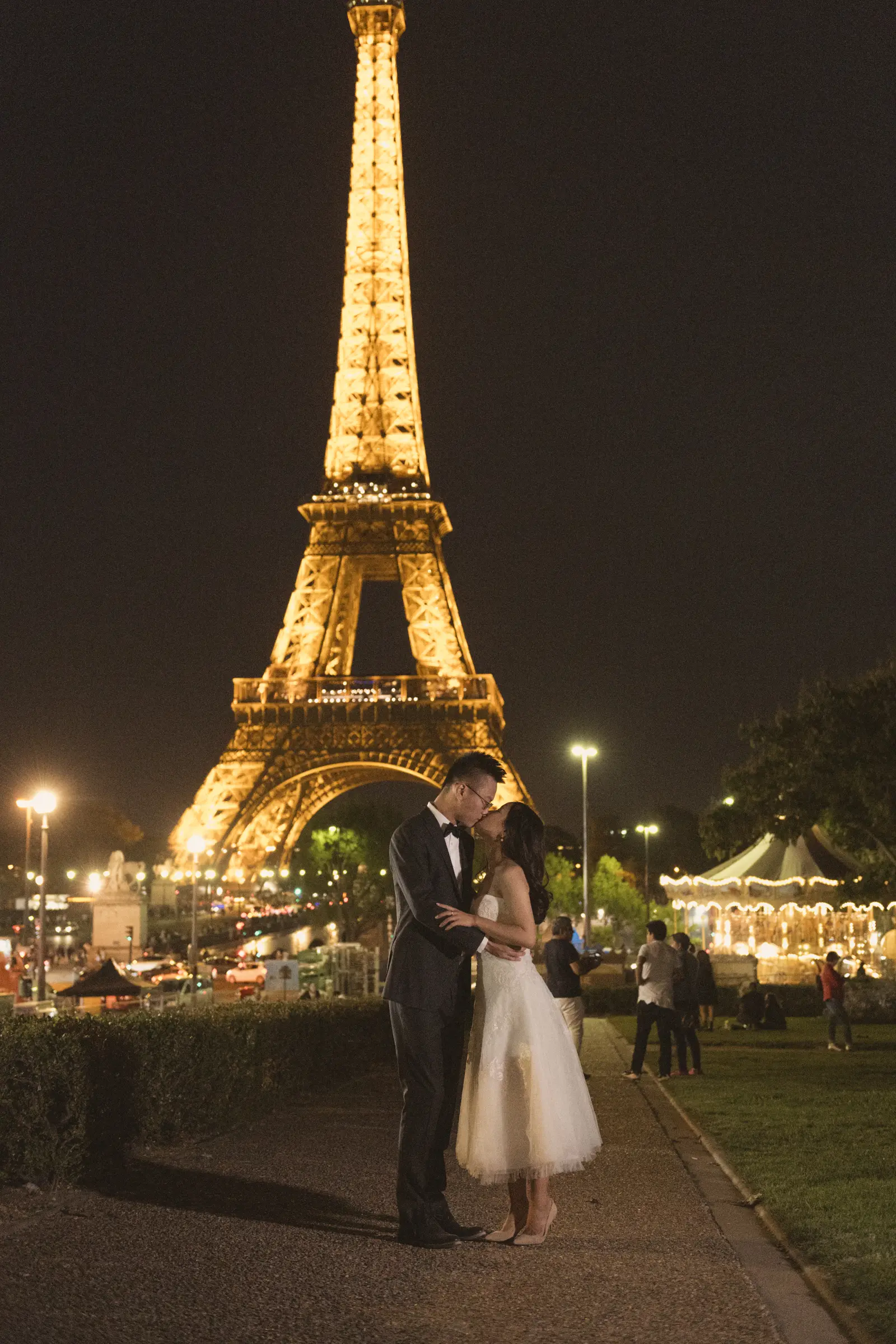 Paris half-day pre-wedding photoshoot by Janis Ratnieks