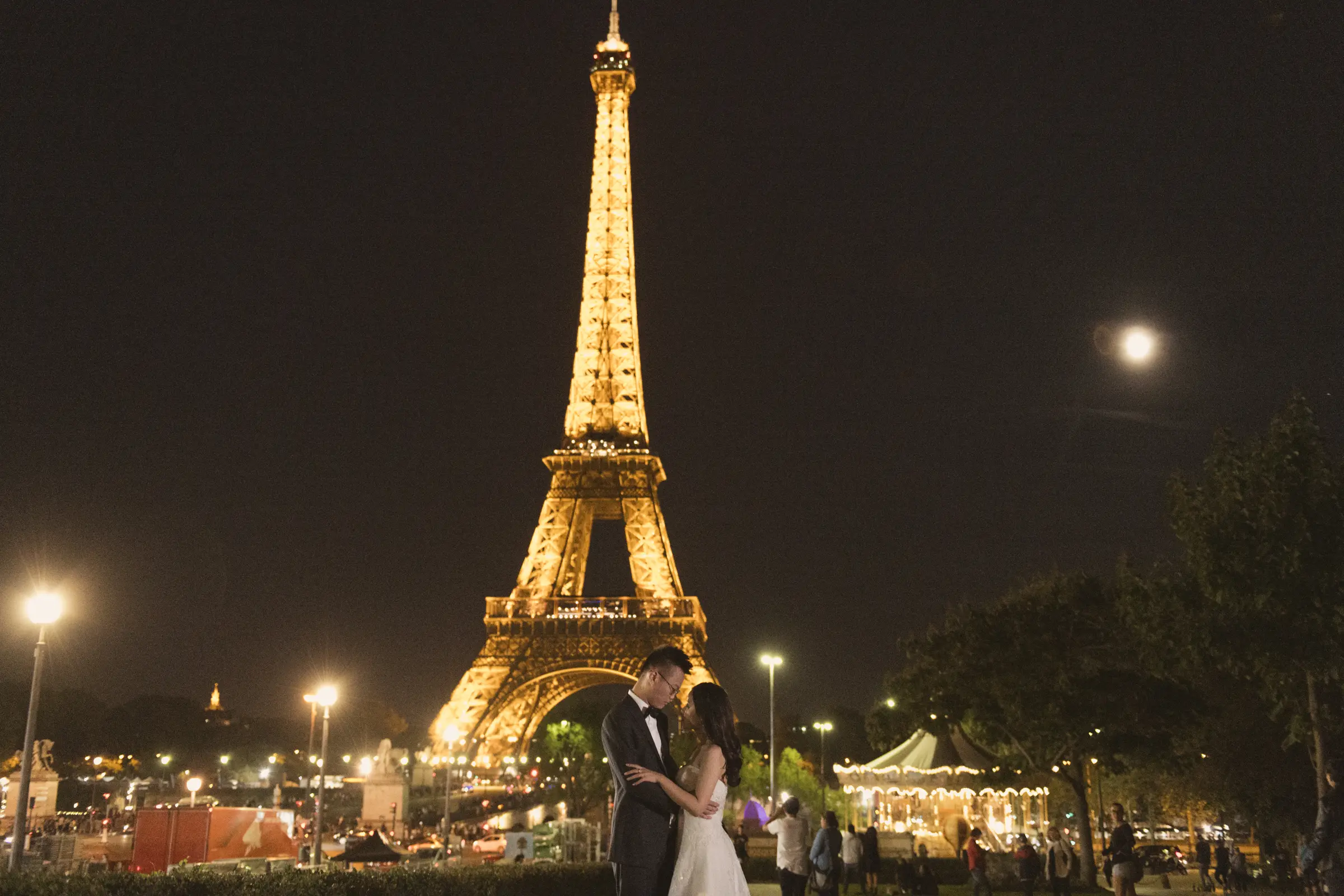 Paris half-day pre-wedding photoshoot by Janis Ratnieks
