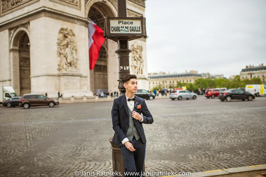 Paris pre-wedding portrait with the Eiffel Tower