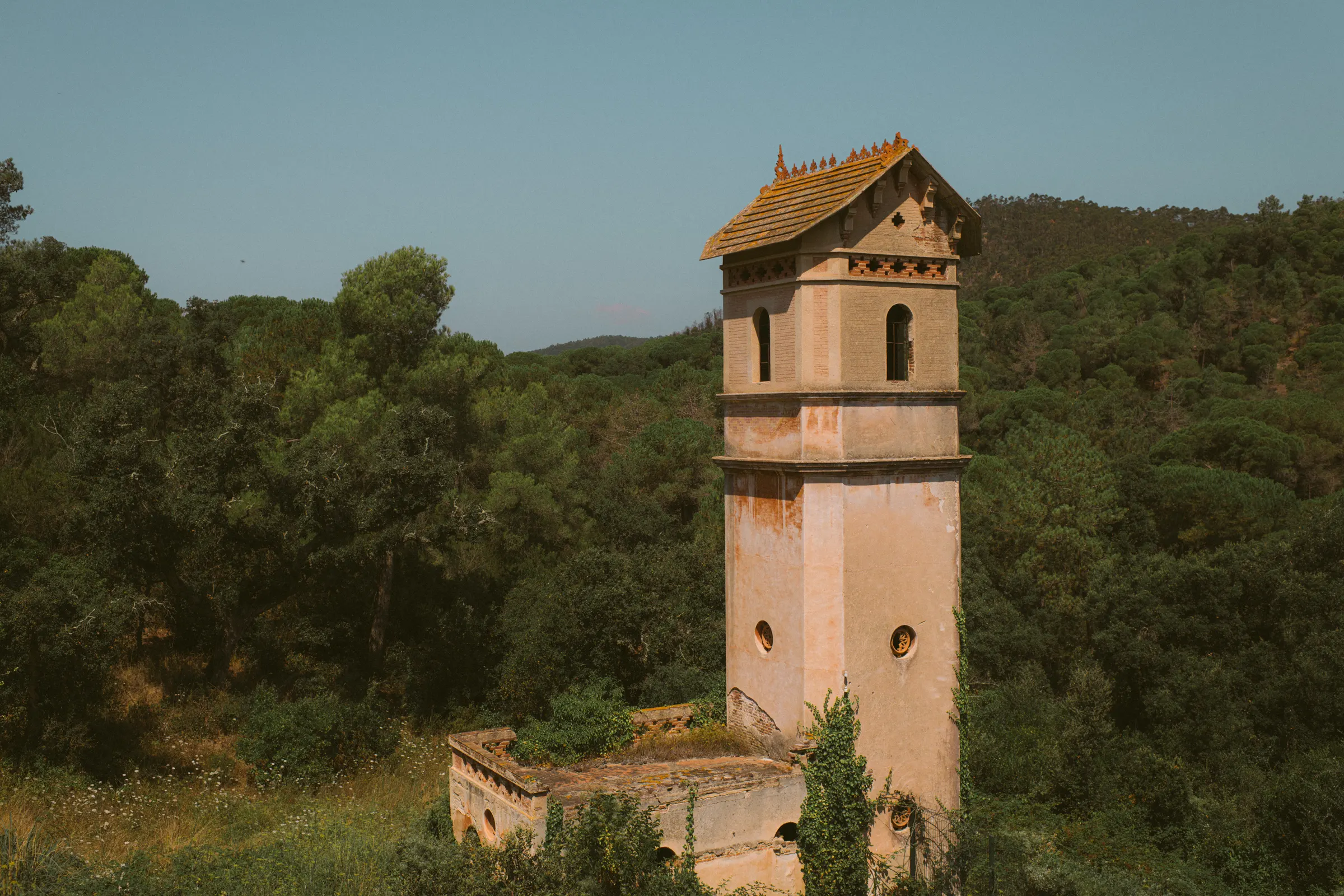 Sara and Kieran's Sant Pere del Bosc wedding in Spain