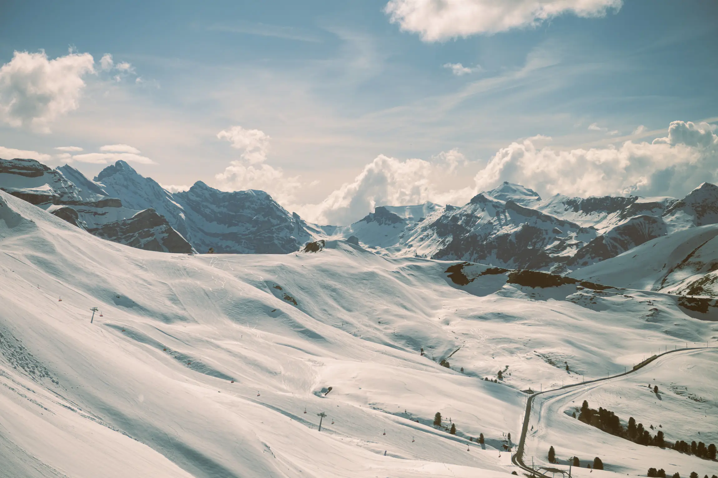 Swiss Alps pre-wedding photography: swiss alps pre wedding evening light grindelwald 2